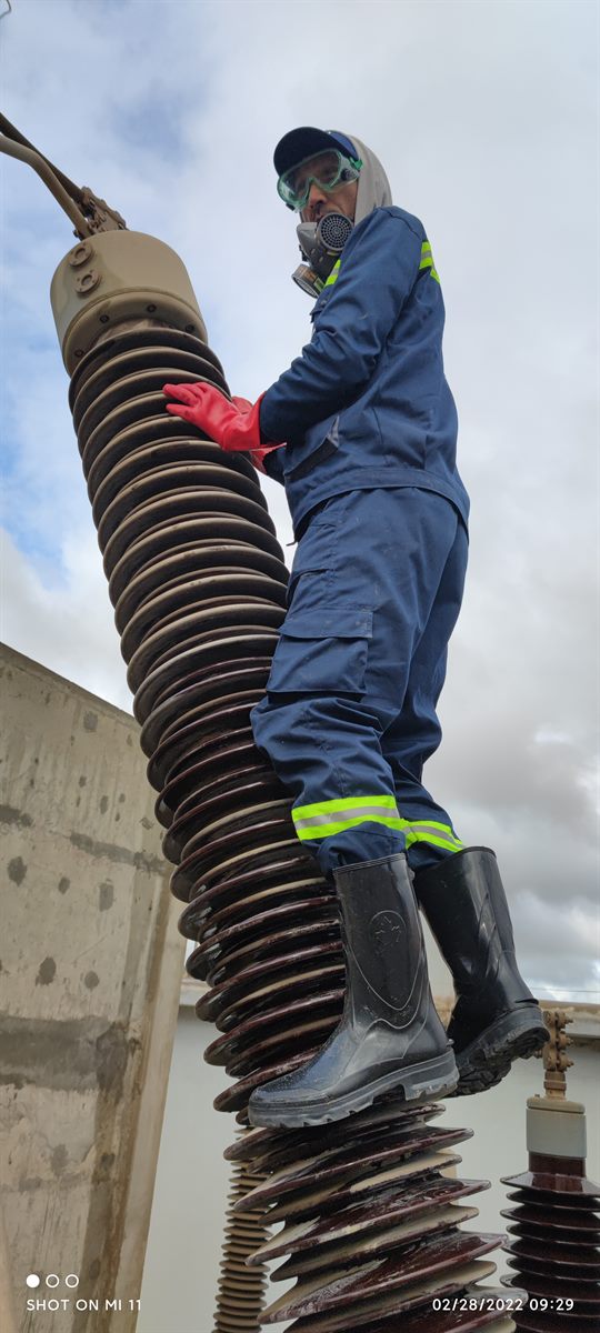Maintenance sur isolateur haute tension